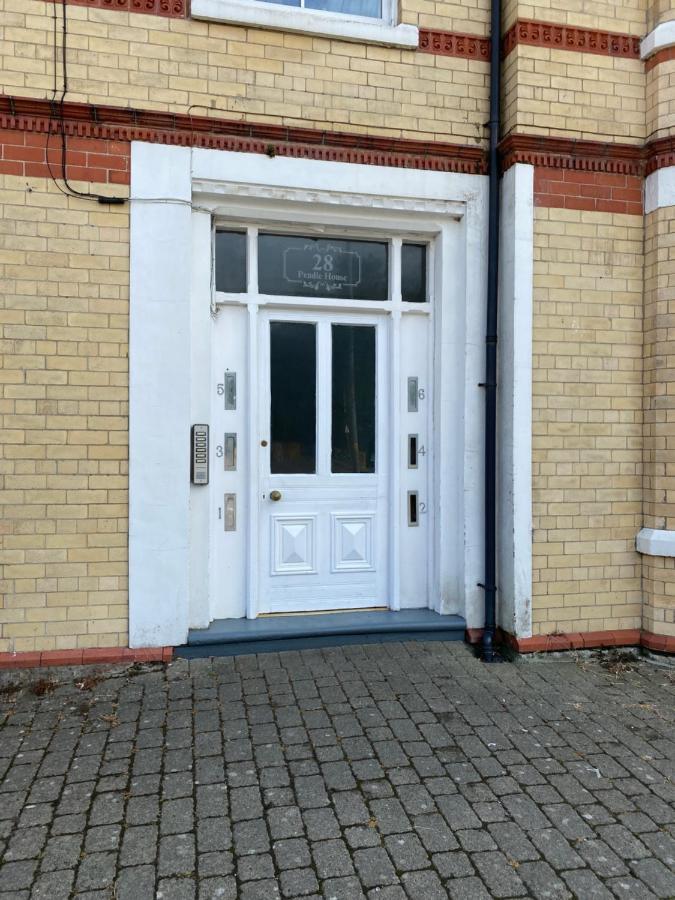 Pendle House - Apartment 3 Colwyn Bay Bagian luar foto